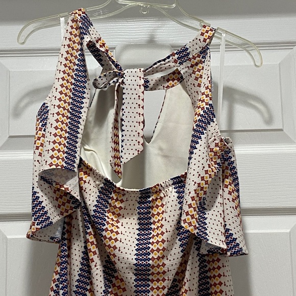 Do & Rae halter top open back tie back printed dress. - Picture 4 of 8